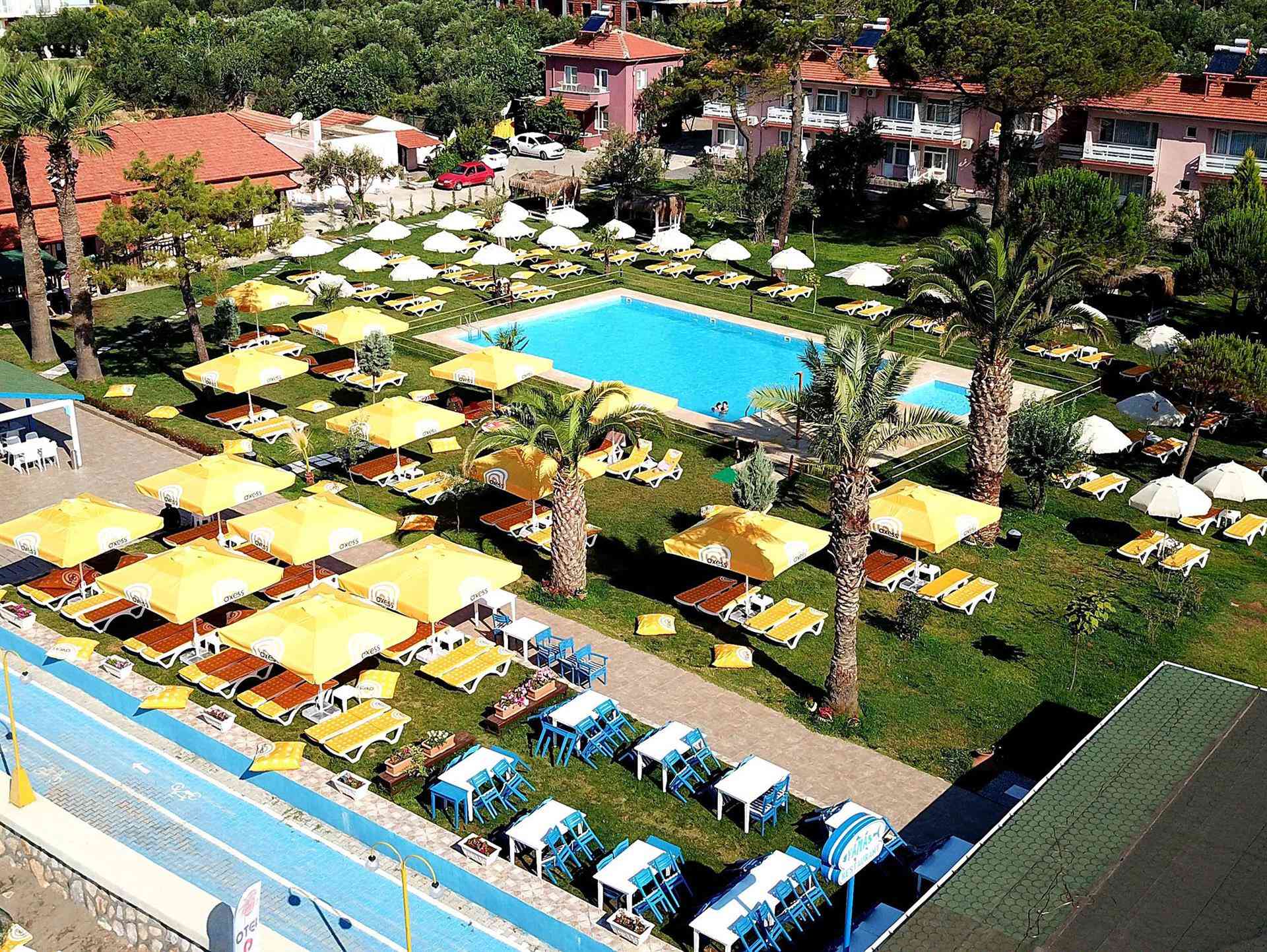 Palm Beach Otel Küçükkuyu