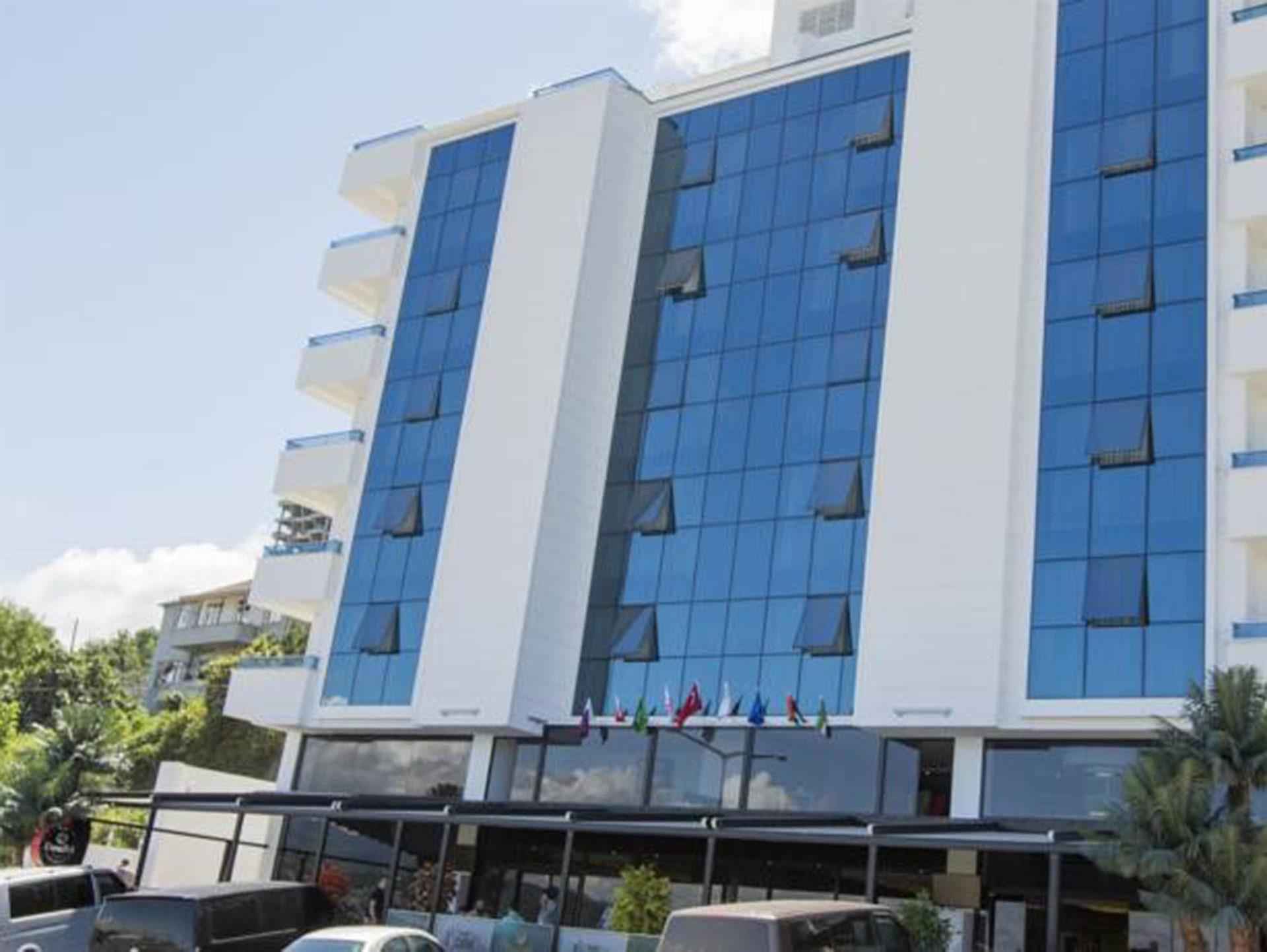 Royal Life Exclusive Hotel  