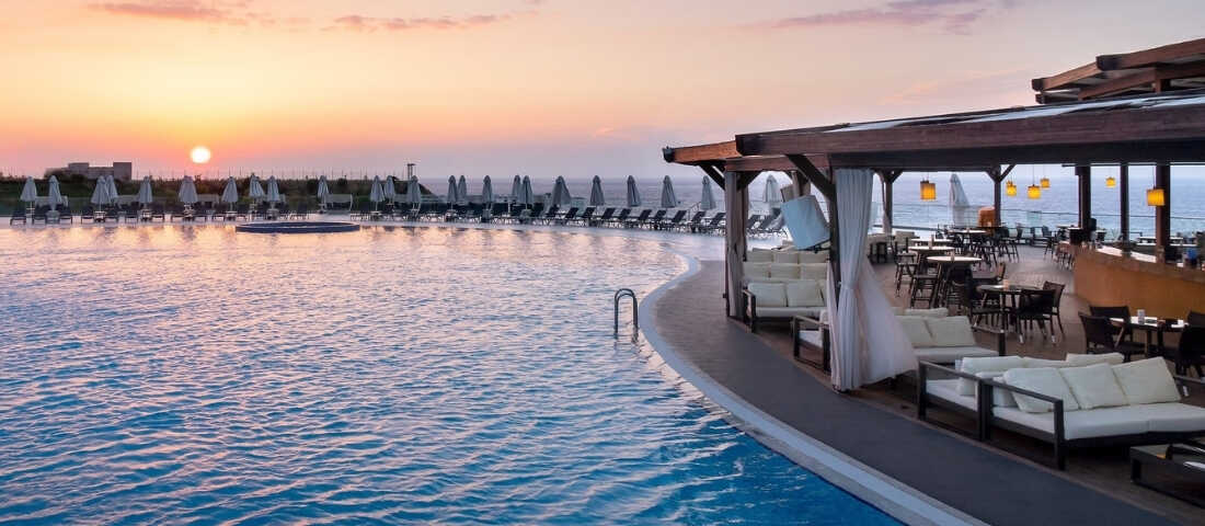 Elexus Hotel Resort Spa'da deniz manzaralı balayı ve resort konforu