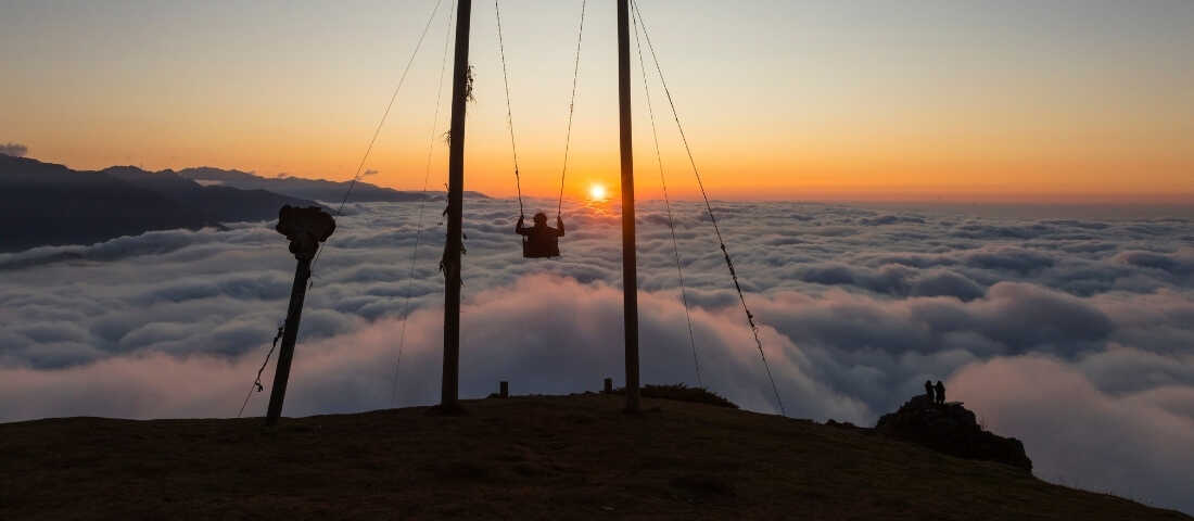 Huser Yaylası sis denizi manzarası ile Karadeniz turları rotası