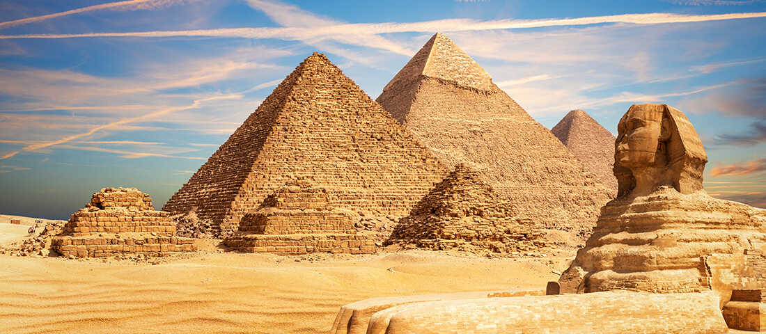 Kahire’de yer alan Giza Piramitleri ve Sfenks’in ihtişamlı manzarası