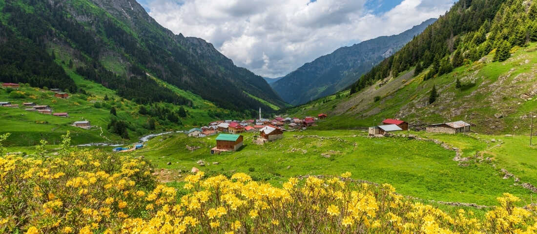 Karadeniz turları için en uygun zaman ilkbahar yaz ve sonbahar aylarında doğa manzaraları