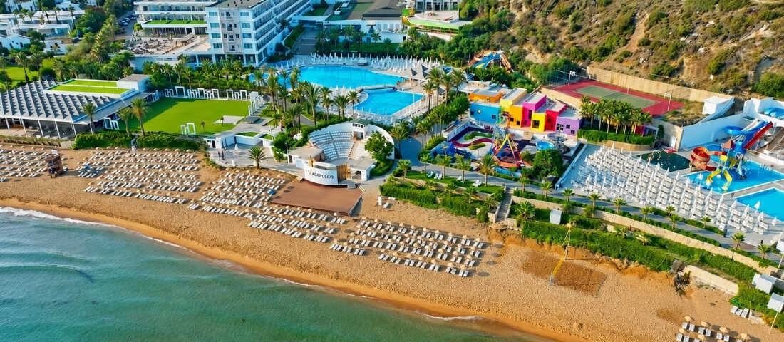 Kıbrıs'ta aquaparklı ve çocuk dostu otellerde aile tatili