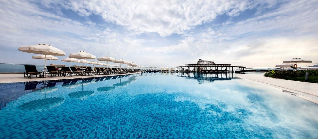 Kıbrıs Girne otelleri, denize sıfır resort ve şehir merkezine yakın konaklama seçenekleri,Elexus Hotel Resort