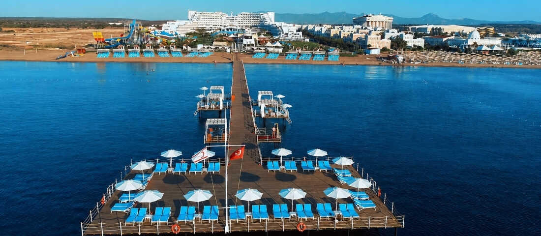 Limak Cyprus Deluxe Hotel'de denize sıfır aile tatili