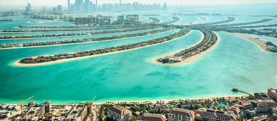 Palm Jumeirah'ta deniz üstünde lüks oteller ve beach club'lar